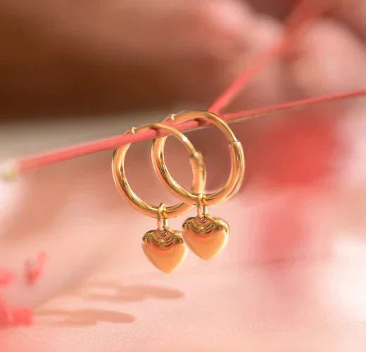 Romantic Getaways: Jewellery Essentials for a Valentine's Day Trip