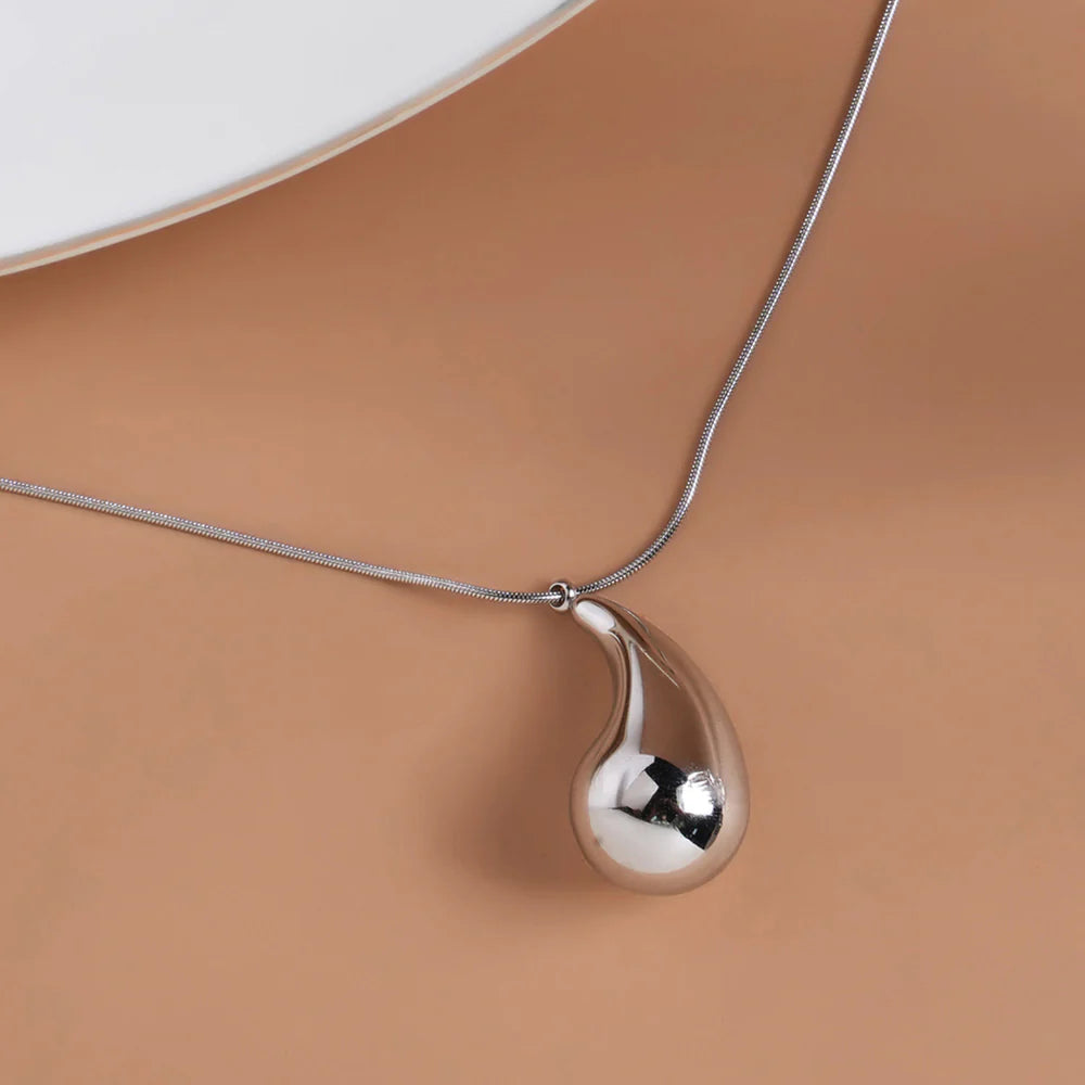 Drop of Serenity Necklace Silver
