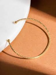 Thin lined martelé bracelet